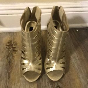 Dollhouse Never worn gold heels